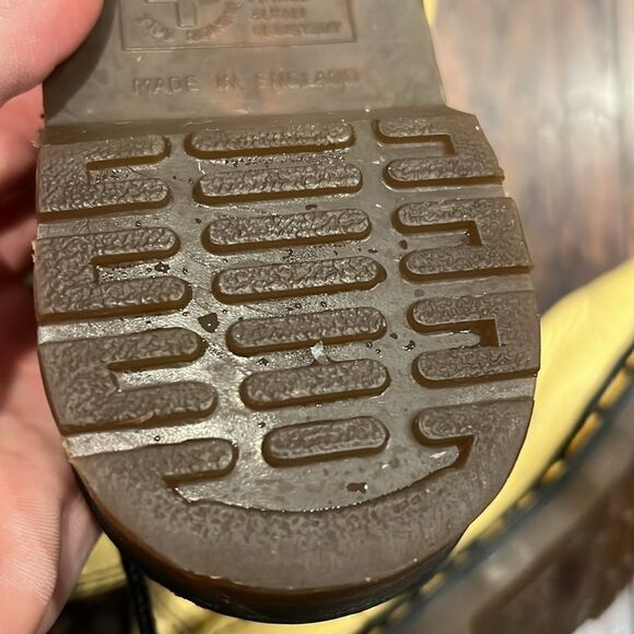 VTG Made in England Doc Marten boots 20 hole boots. Size 6 in GUC for age yellow - Picture 13 of 14